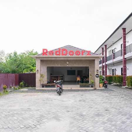 Reddoorz @ Wisma Pangrango Паланкарая Экстерьер фото